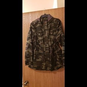 Green camo button up/ zipper jacket